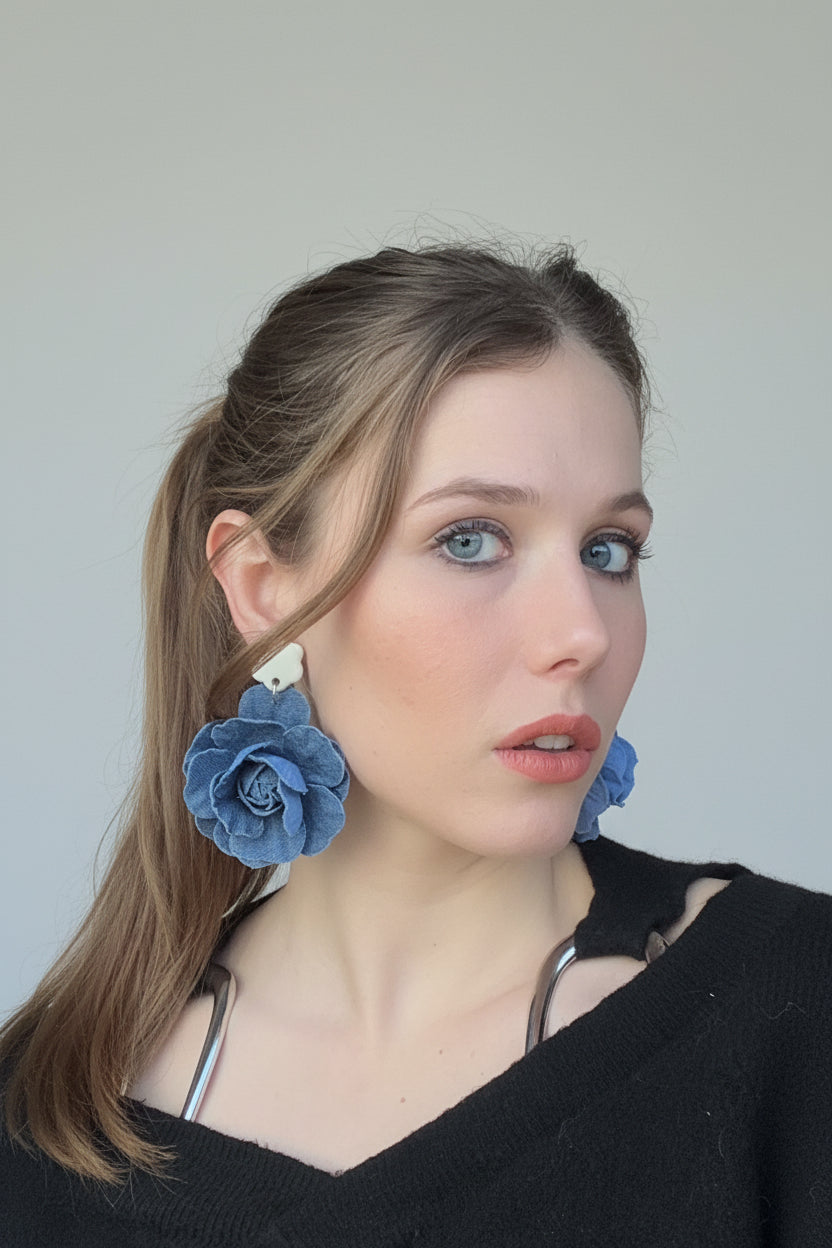Oorbellen wit porselein en grote jeansbloem