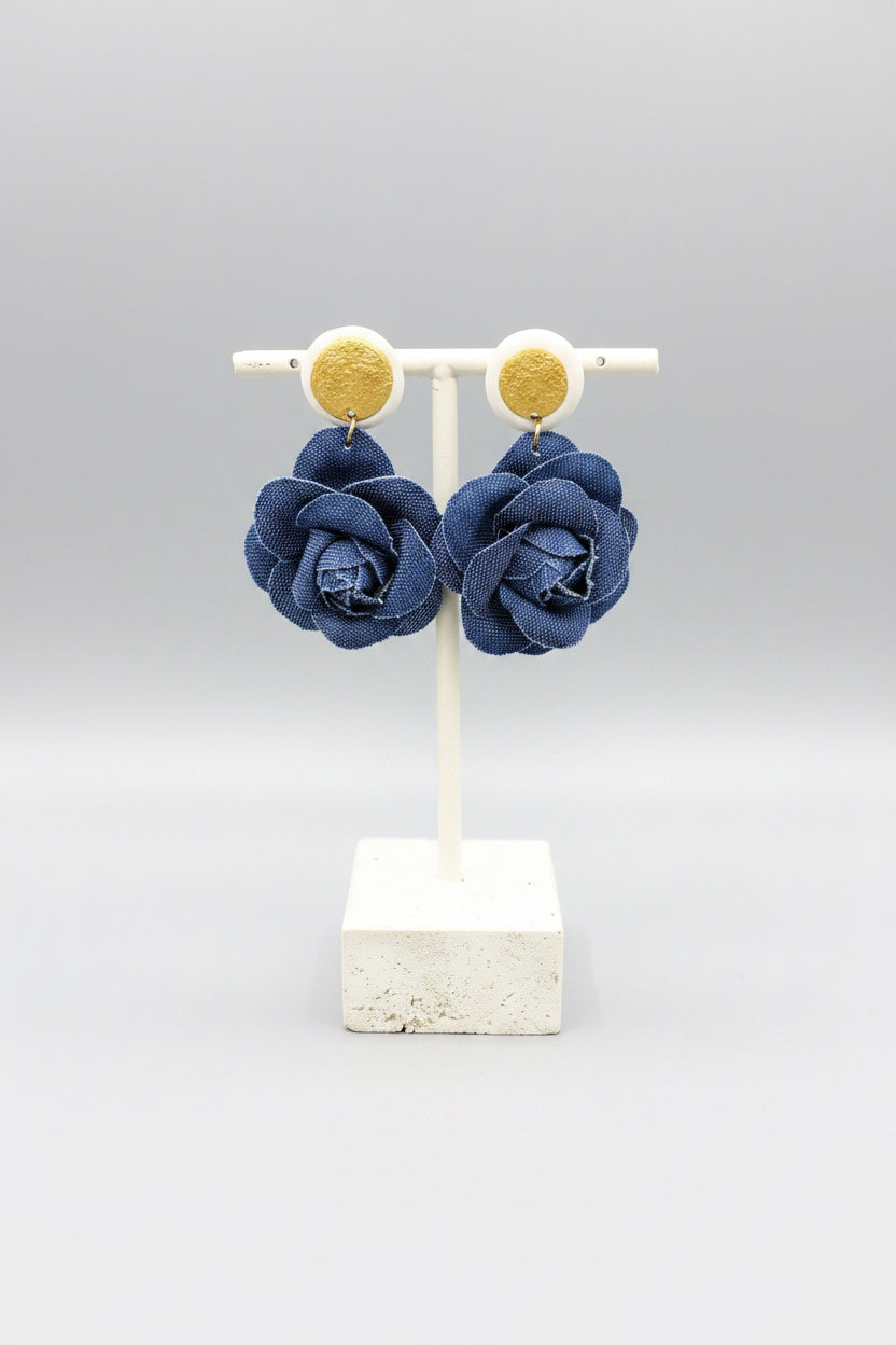 Oorbellen porselein met gouden decoratie en jeansbloem