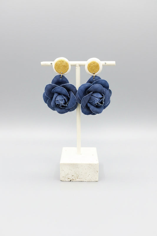 Oorbellen porselein met gouden decoratie en jeansbloem